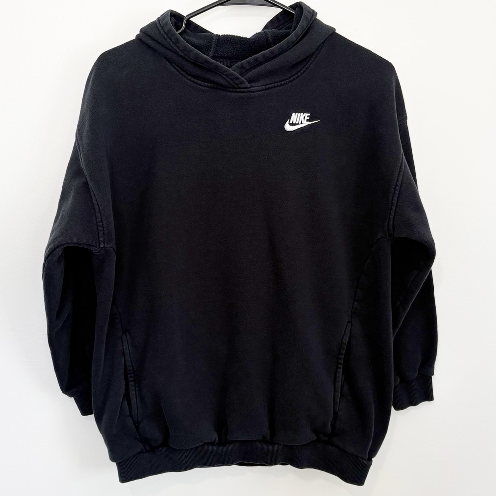 5/20$ NIKE Black Hoodie Long Sleeve Kangaroo Pocket Embroidered Youth Large - Picture 1 of 6